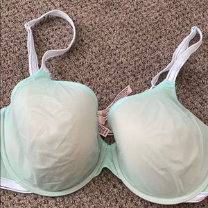 Victoria's secret 36D lightly lined t-shirt bra
